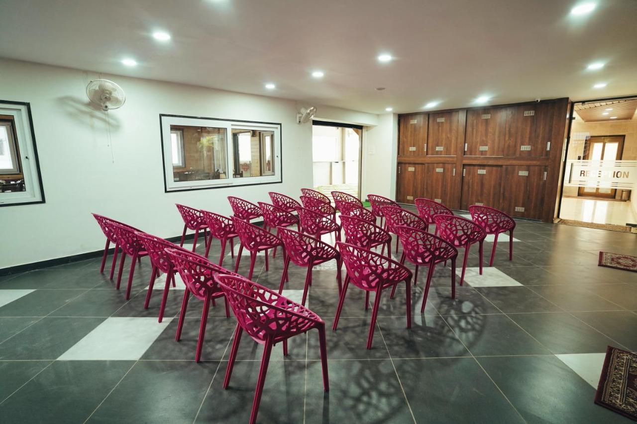 M Square Hotel Haydarabad Dış mekan fotoğraf