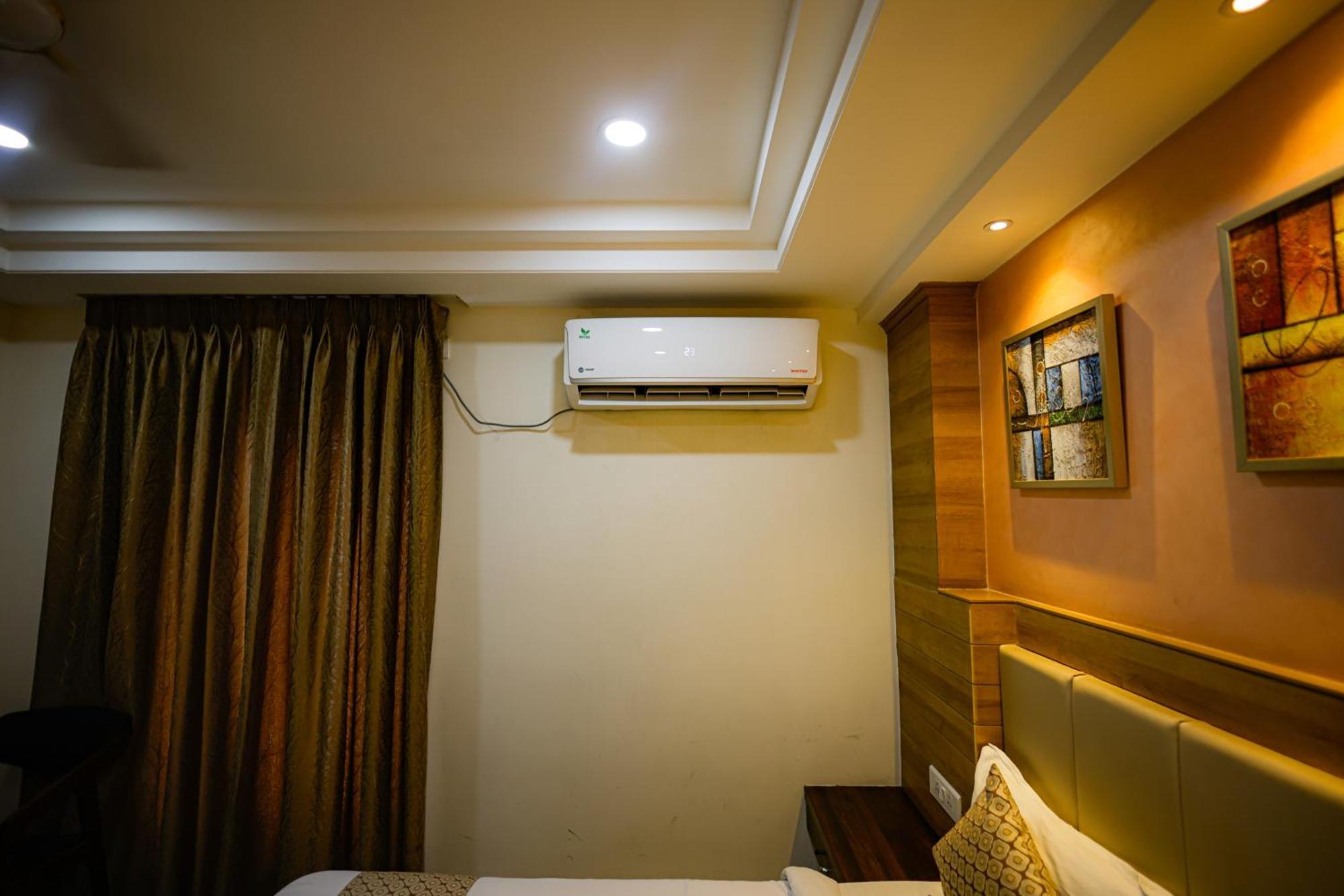 M Square Hotel Haydarabad Dış mekan fotoğraf