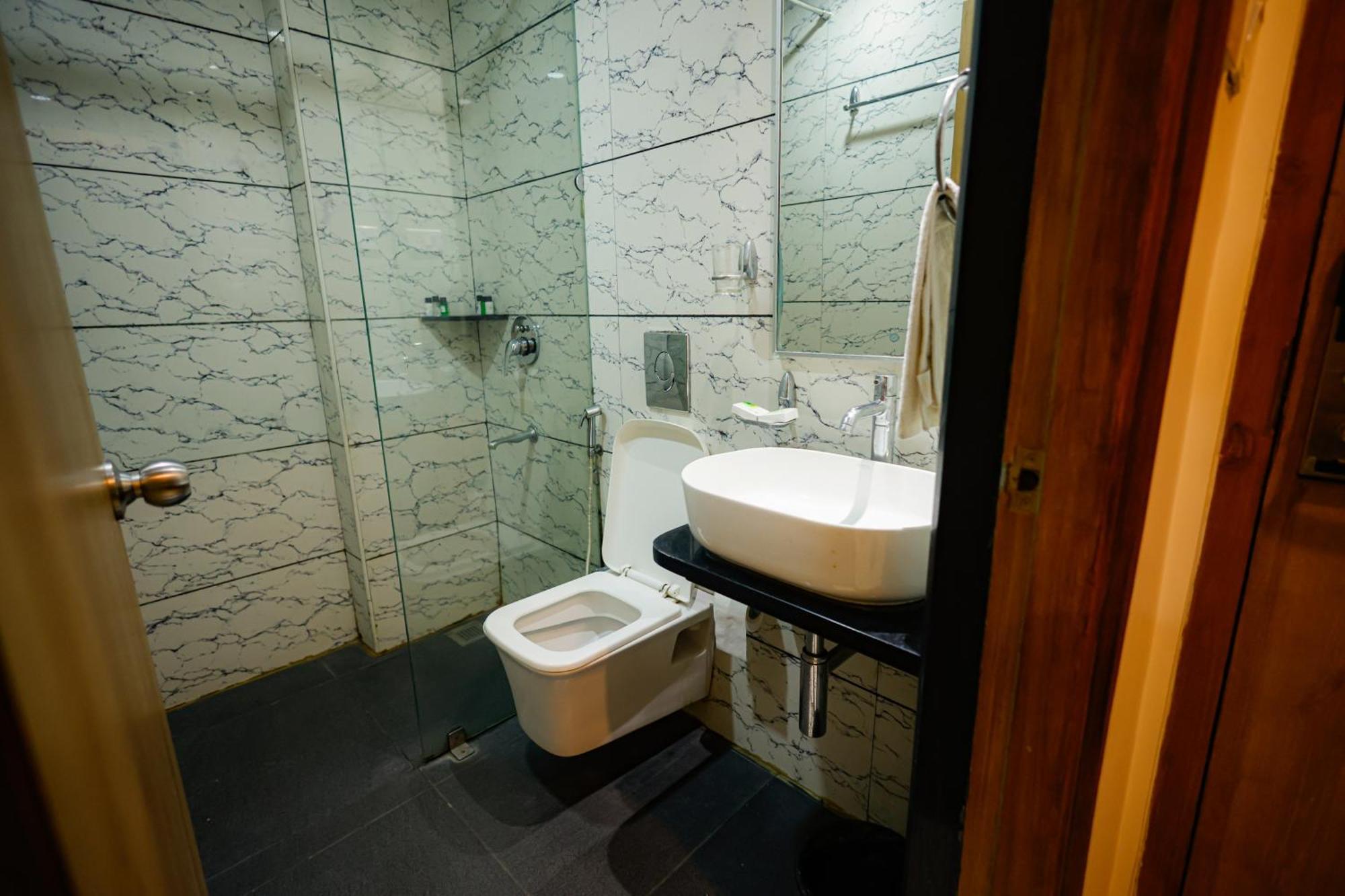 M Square Hotel Haydarabad Dış mekan fotoğraf