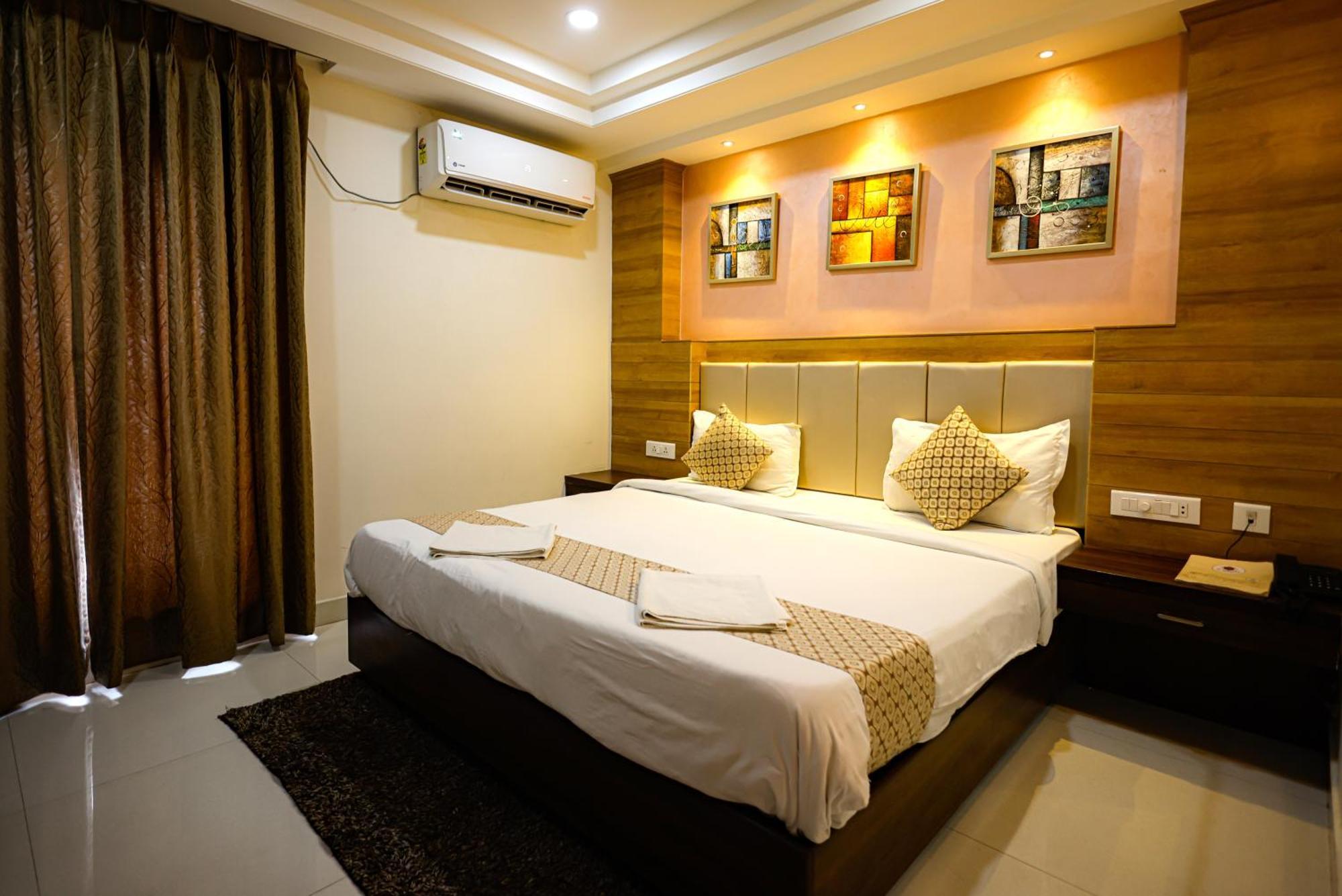 M Square Hotel Haydarabad Dış mekan fotoğraf