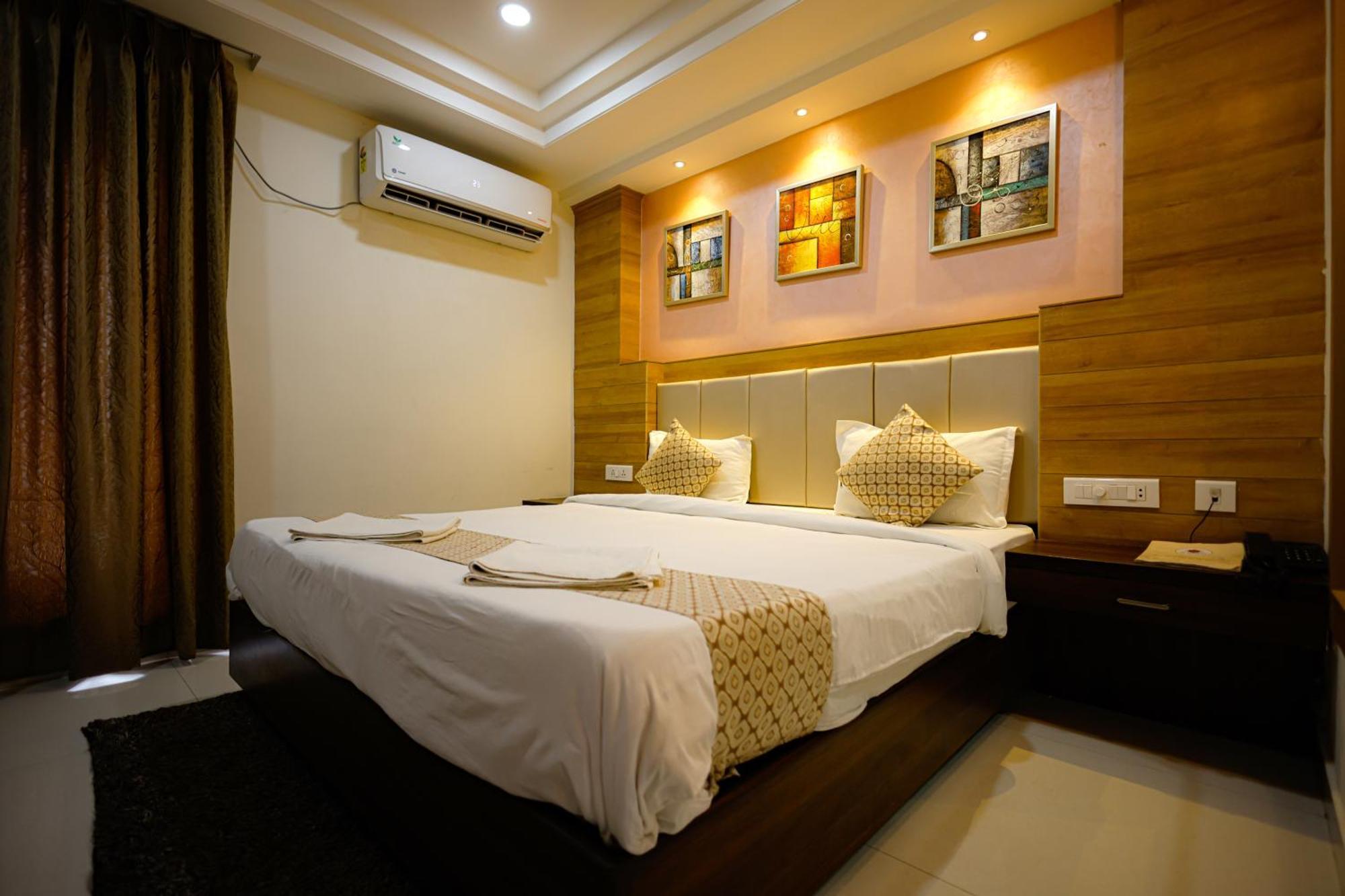 M Square Hotel Haydarabad Dış mekan fotoğraf