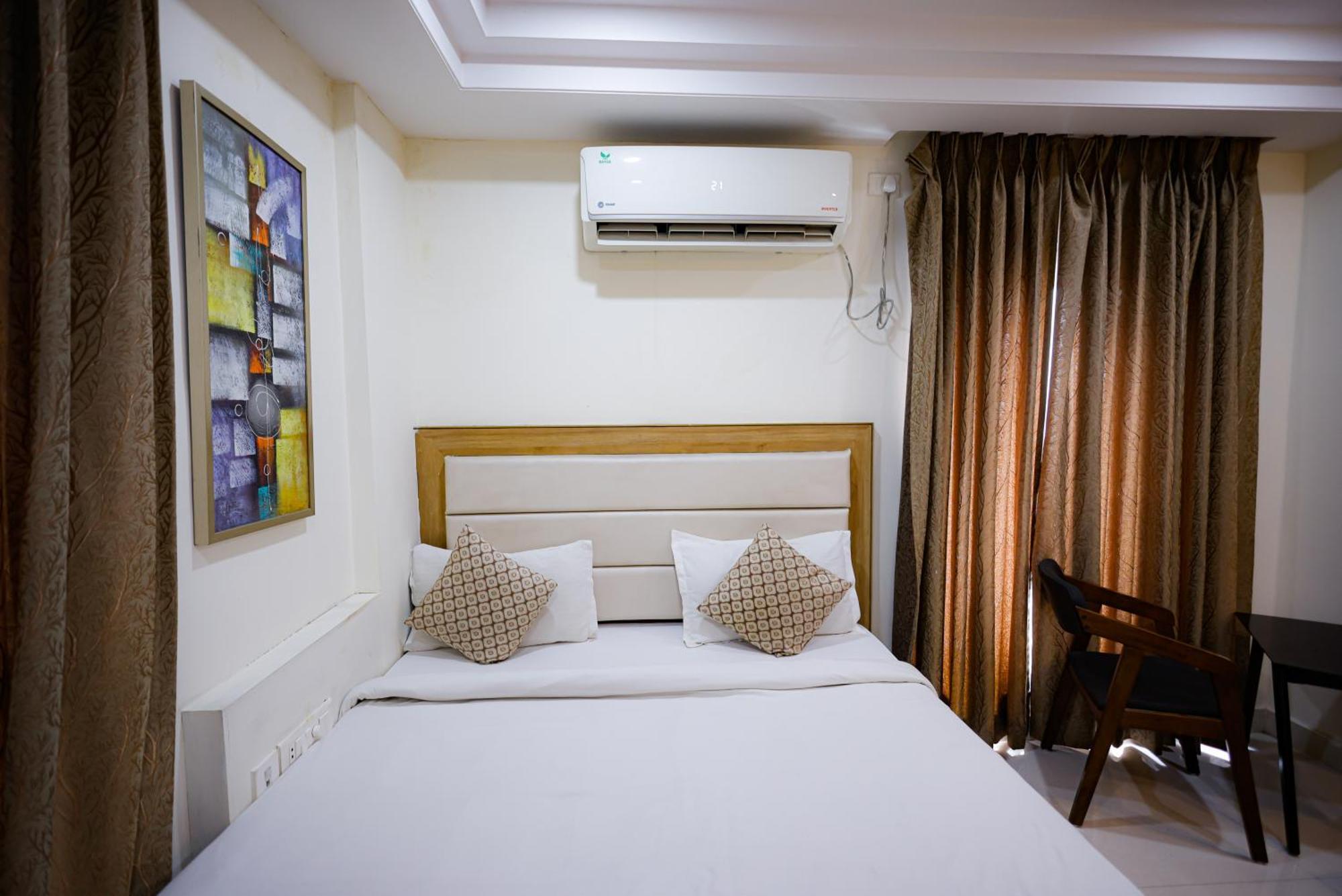 M Square Hotel Haydarabad Dış mekan fotoğraf