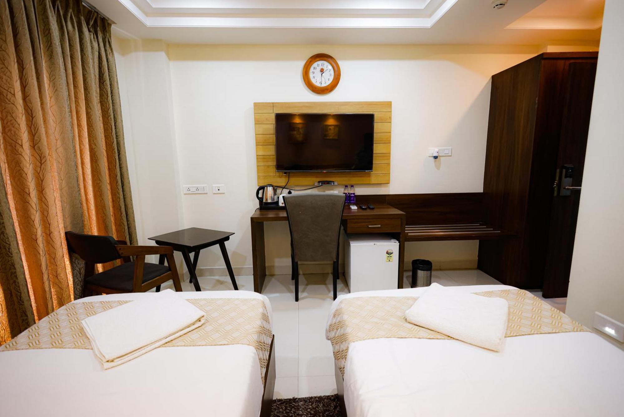 M Square Hotel Haydarabad Dış mekan fotoğraf