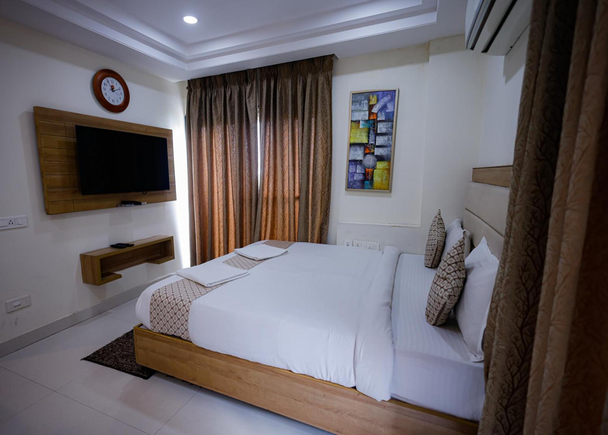 M Square Hotel Haydarabad Dış mekan fotoğraf