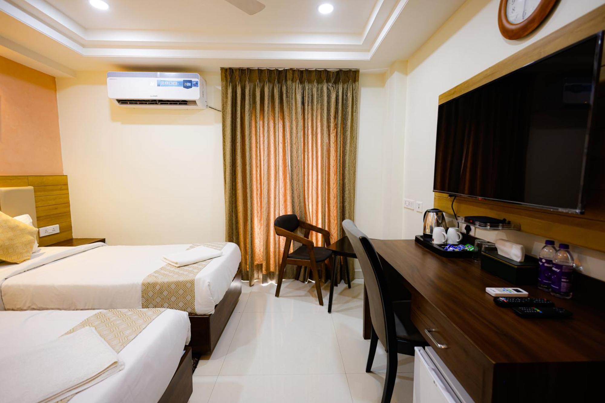 M Square Hotel Haydarabad Dış mekan fotoğraf
