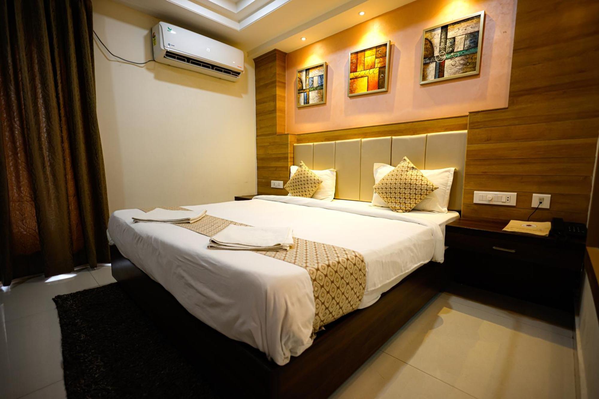 M Square Hotel Haydarabad Dış mekan fotoğraf